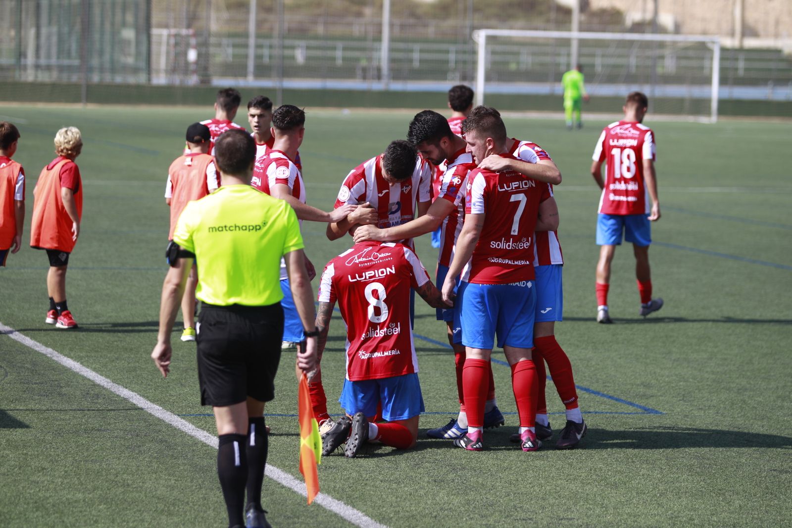 Los rojiblancos celebran un gol anotado esta temporada en un partido en casa.