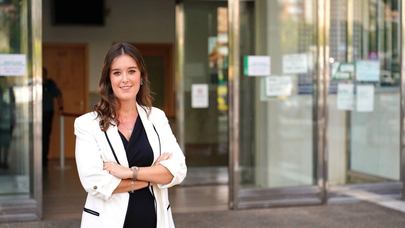 Guadalupe Suárez, ante la sede de los juzgados de Algeciras. Guadalupe Suárez, ante la sede de los juzgados de Algeciras.