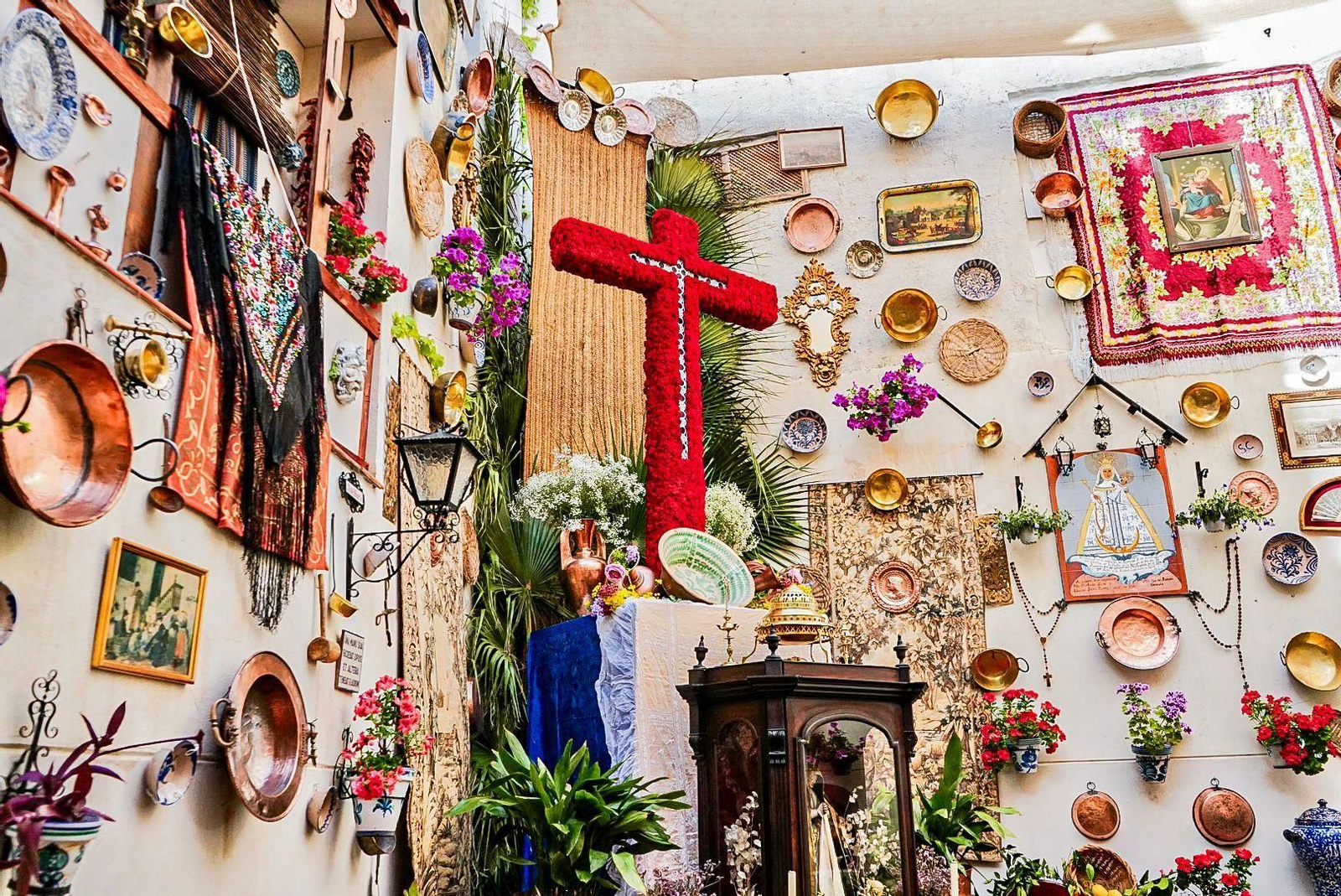 Granada ya vive las Cruces desde el día de antes: las mejores fotos