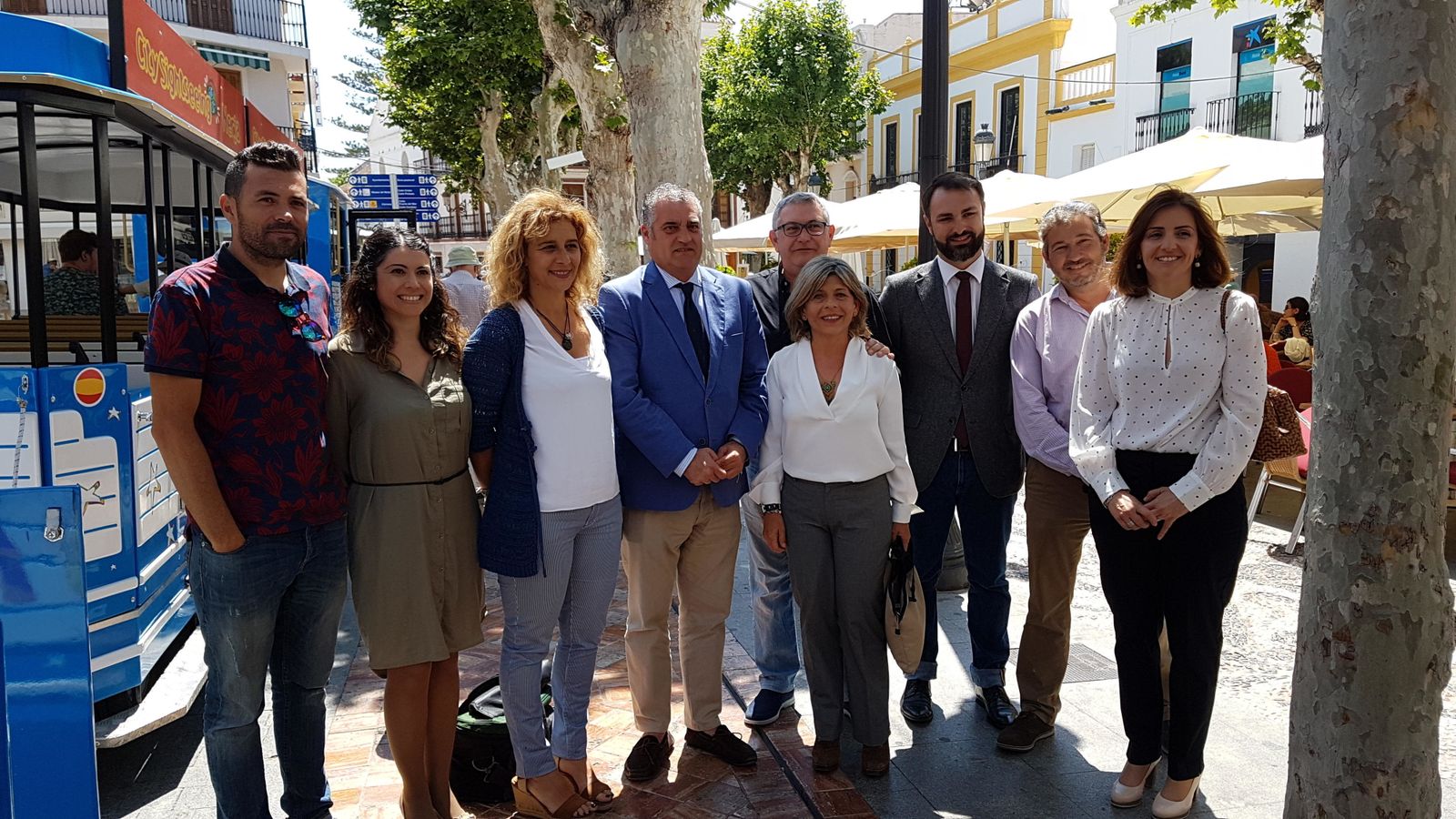 Un momento de la visita de Carnero a Nerja.