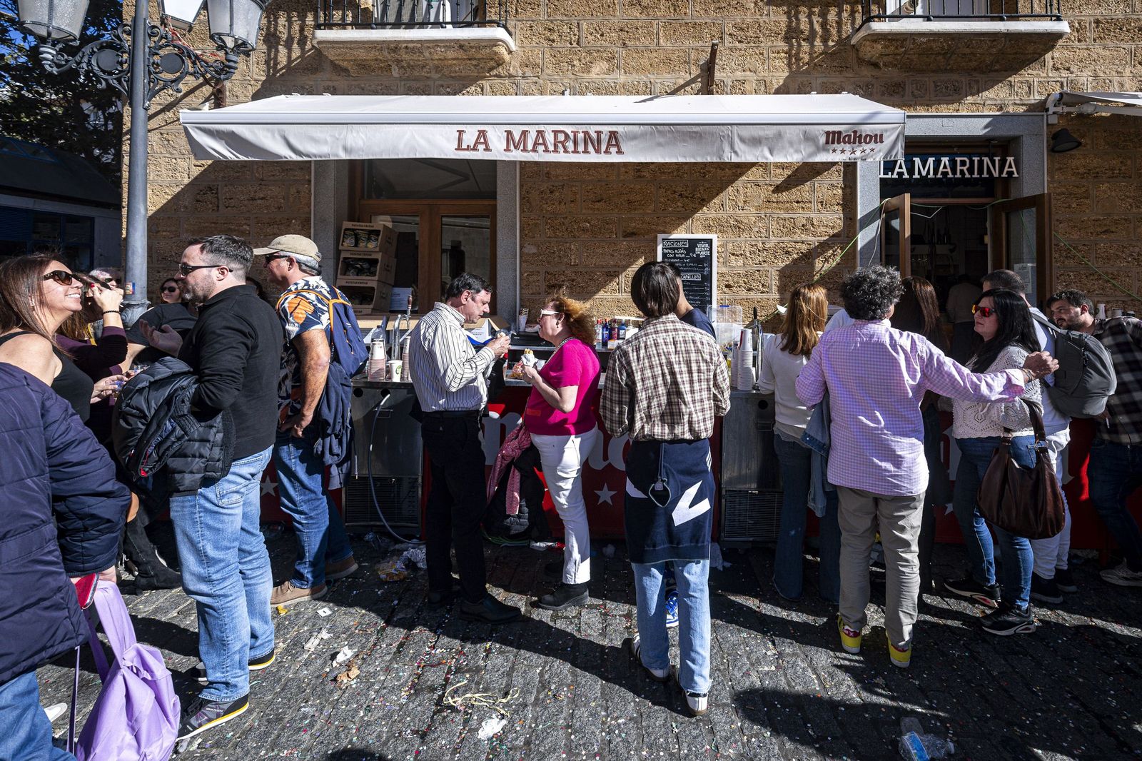 Las imágenes del Domingo de Piñata del Carnaval de Cádiz 2026