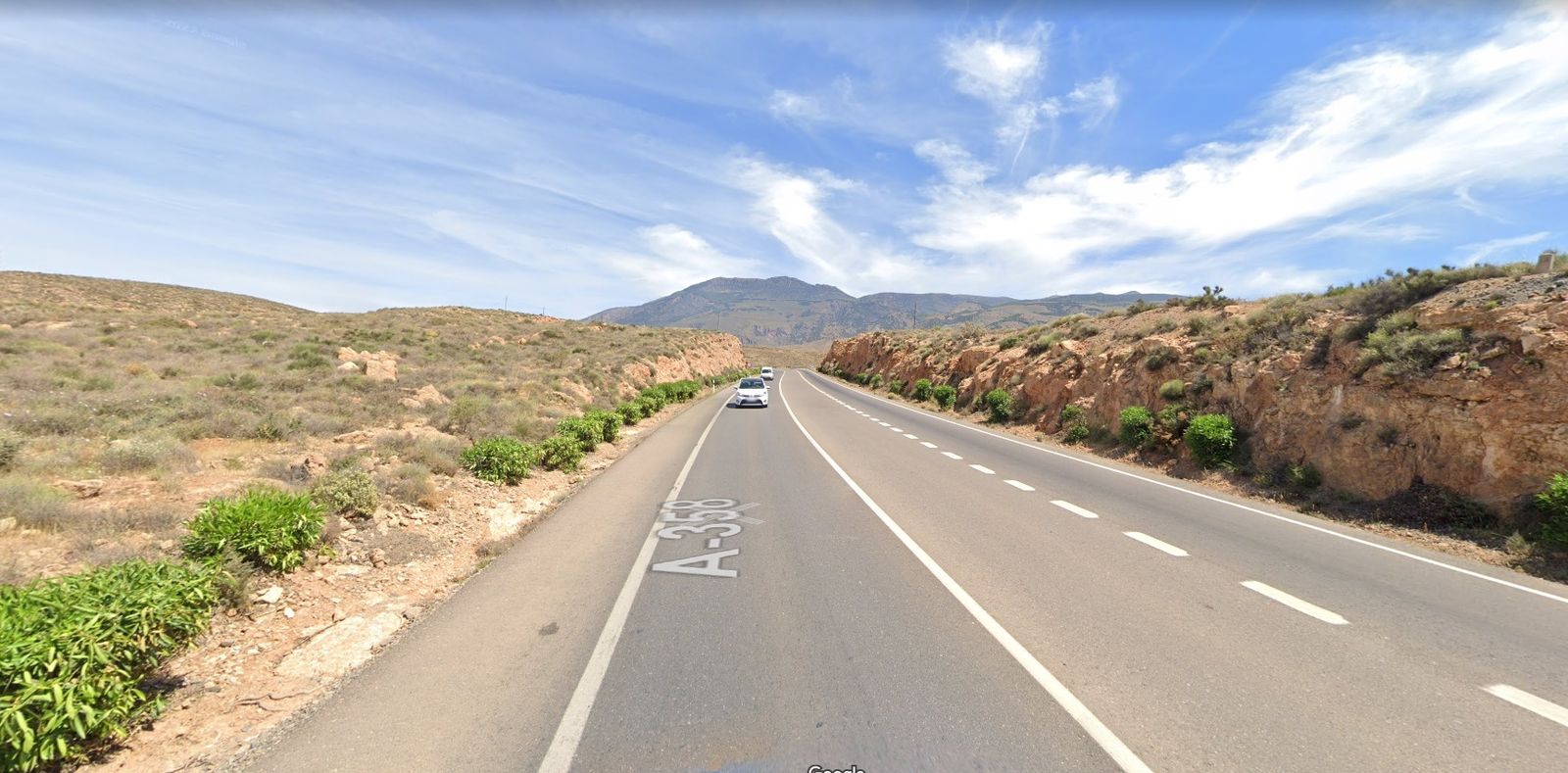 Carretera A- 3303 que une Pampanico con Santa María del Águila.