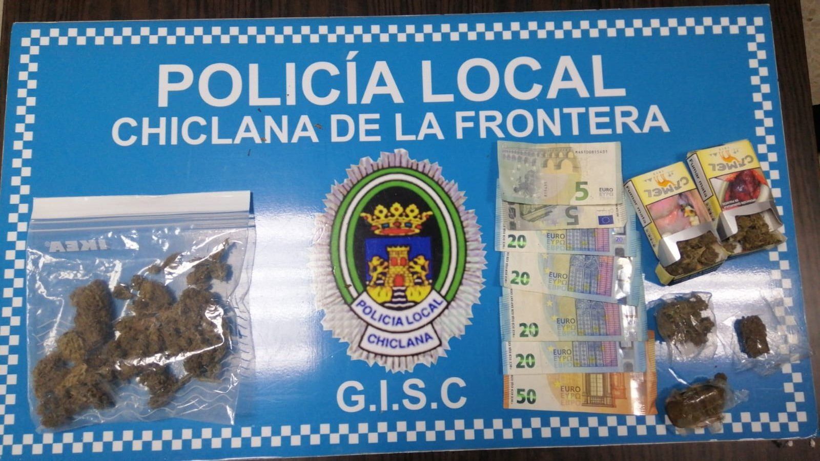 Droga y dinero incautados en la Alameda del Río.