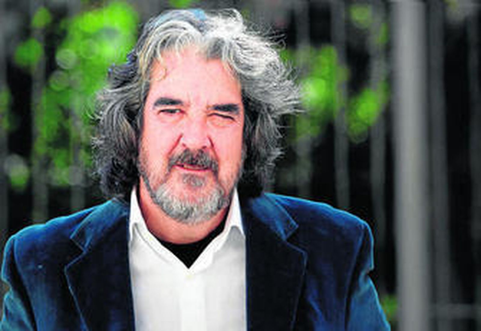 Rafael Riqueni ante la fachada del Maestranza, donde le aguarda "el concierto más importante de mi vida".