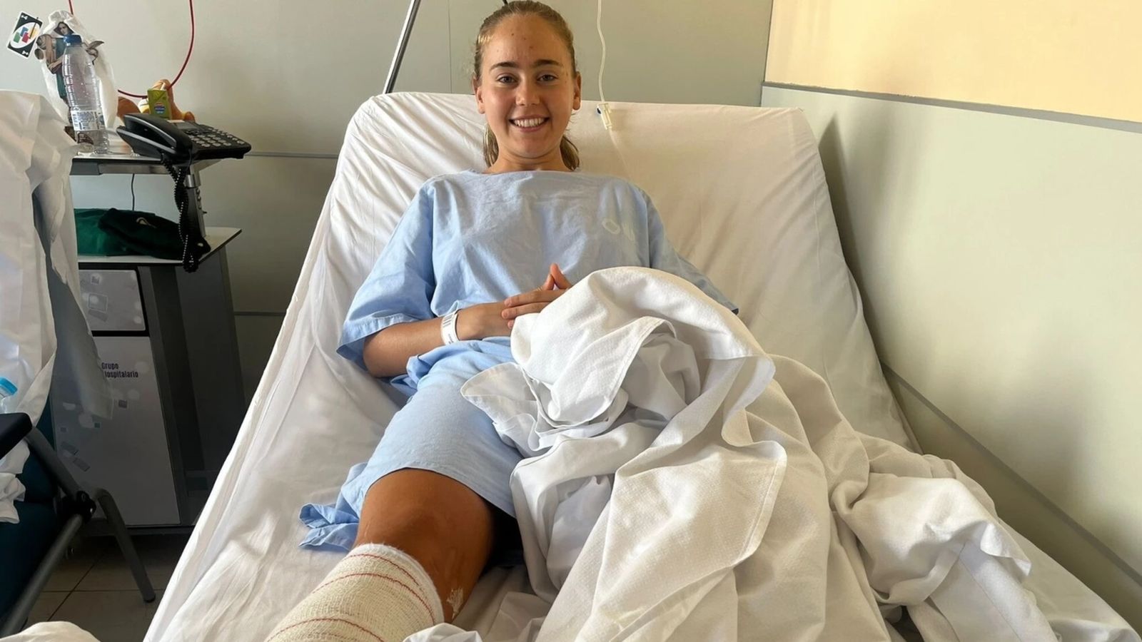 Blanca, sonriente después de la intervención quirúrgica en el HLA Mediterráneo.