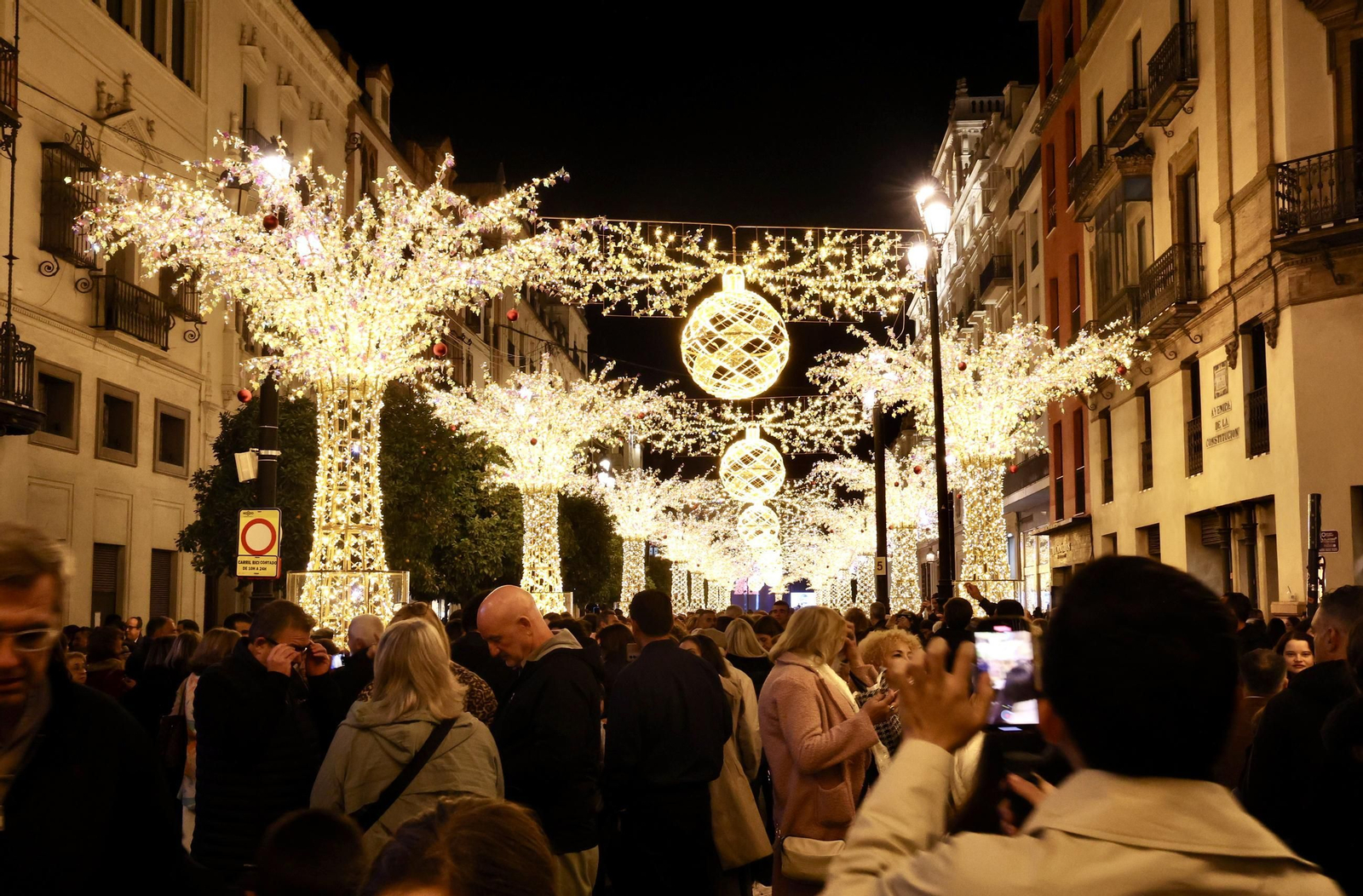Sevilla, iluminada por Navidad: un recorrido por sus calles