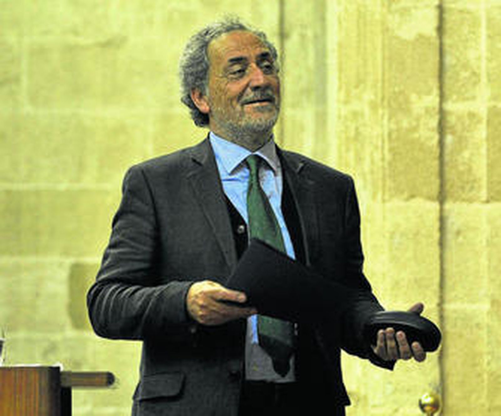 José Chamizo ayer al finalizar su intervención en el Parlamento.