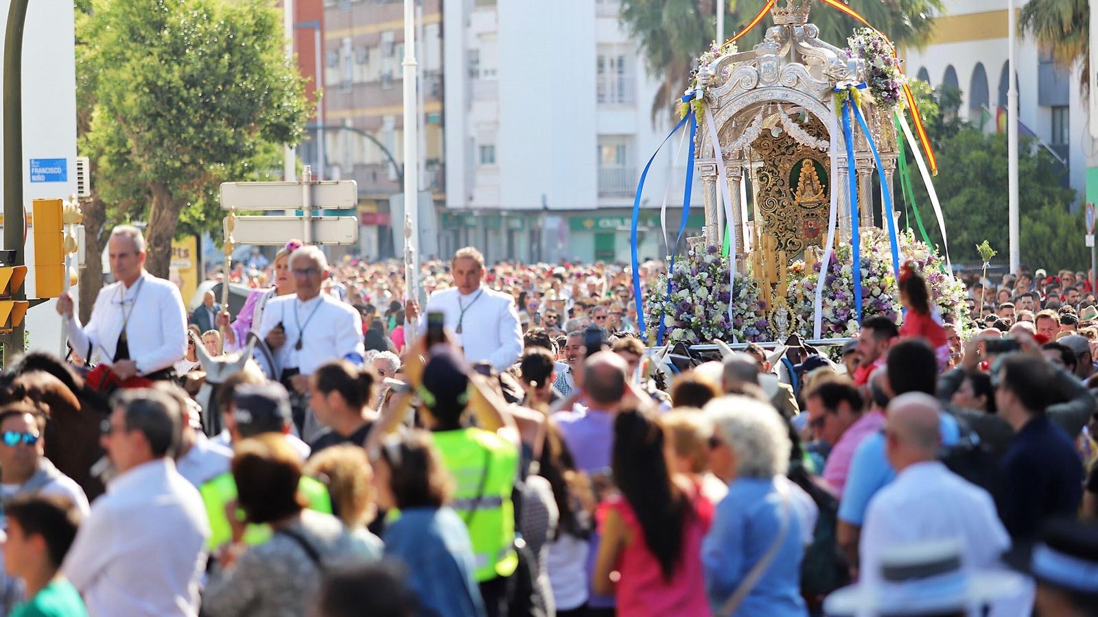 El simpecado de la Hermandad del Rocío de Huelva