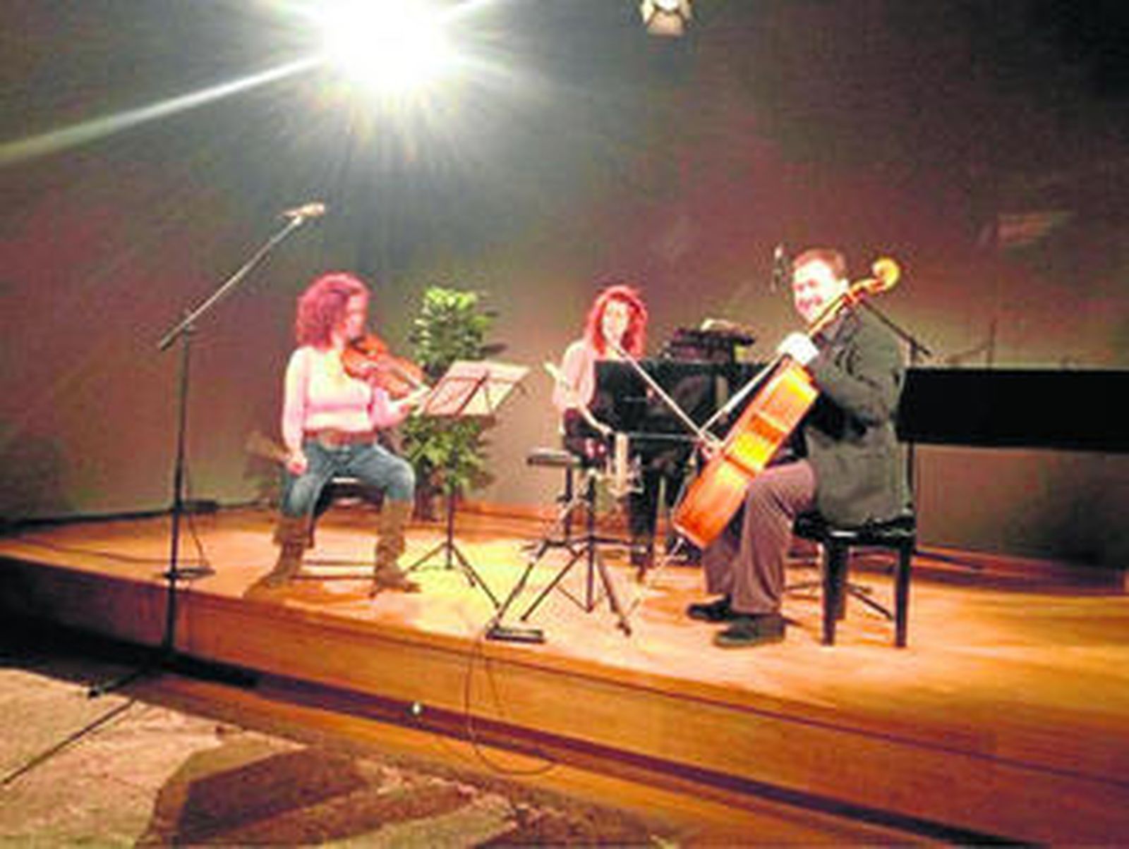 El Trio Magritte, durante una actuación.