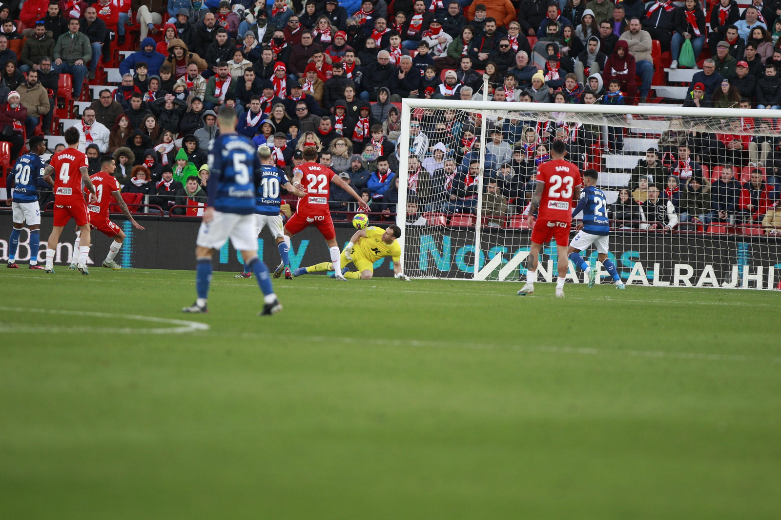 Imágenes del partido de fútbol U.D. Almería-Real Betis Balompié