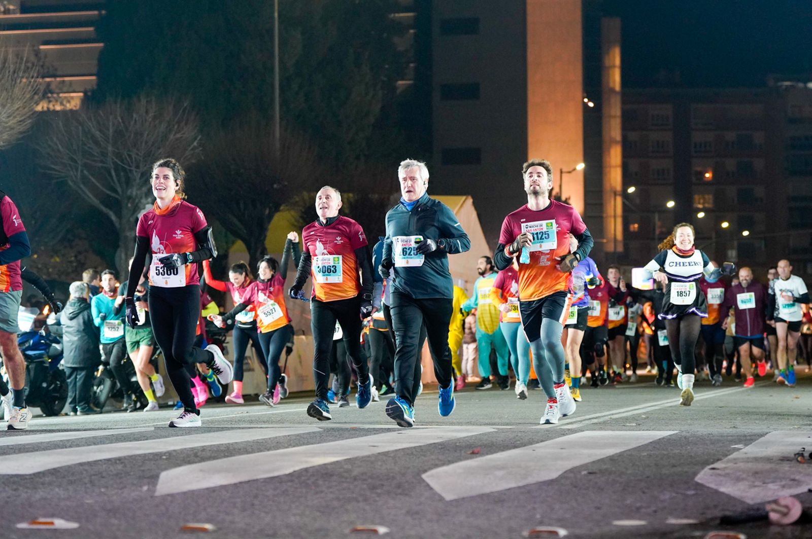 En imágenes: búscate en tu llegada a meta de la Carrera de San Antón 2026 (16)