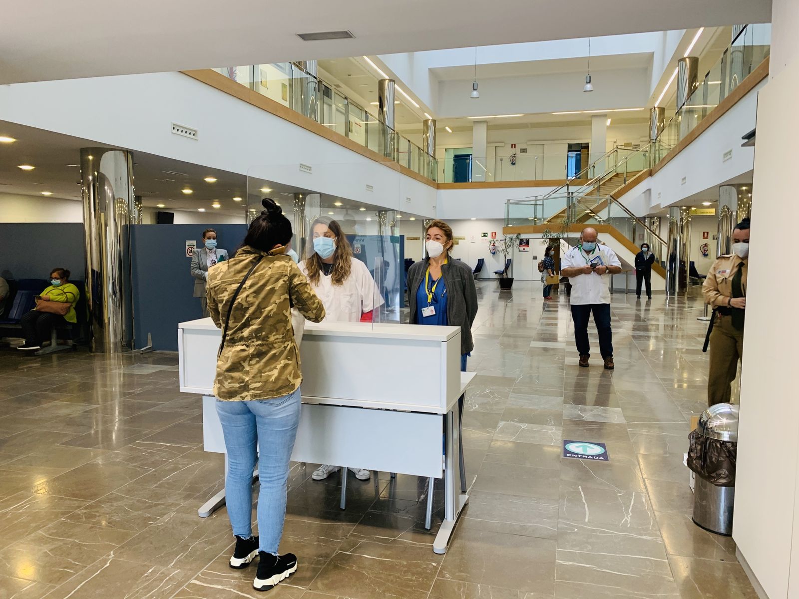 El Hospital Clínico de Málaga solo autorizará a un acompañante por paciente desde la próxima semana