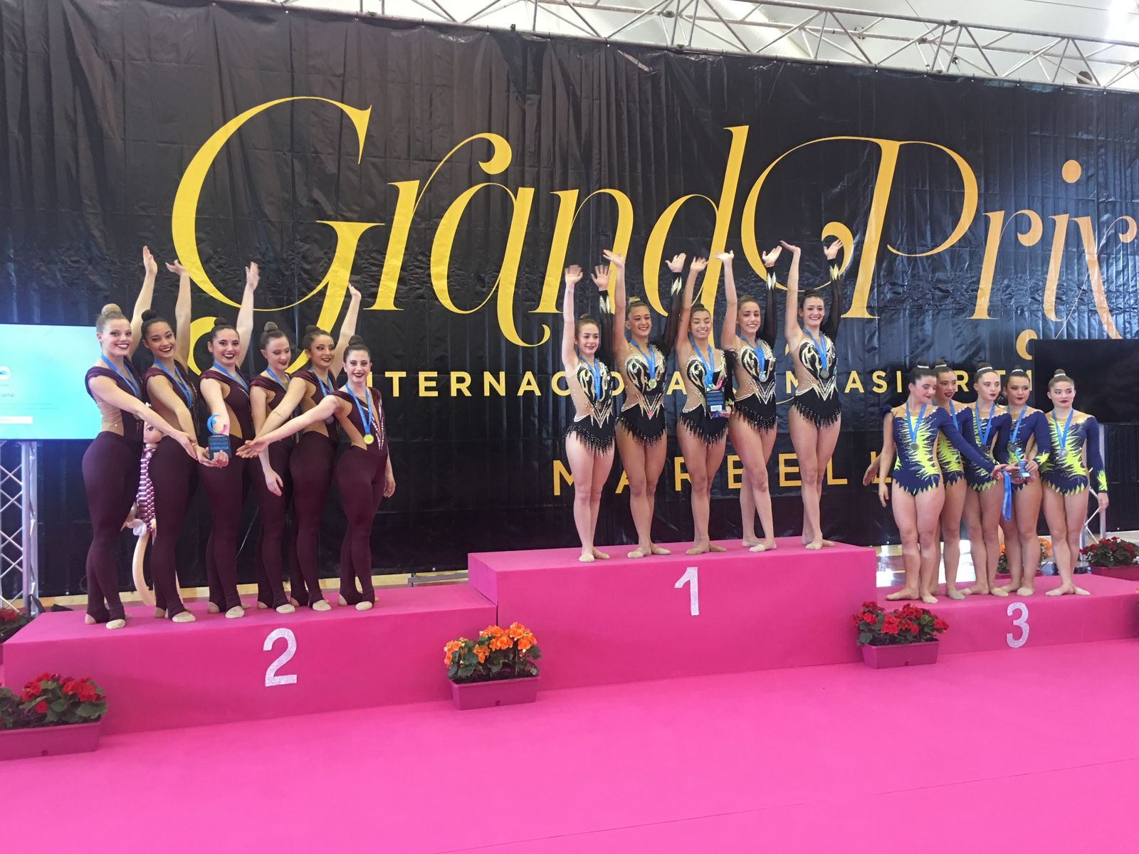 El Club de Gimnasia Rítimica de Vera en el podio.