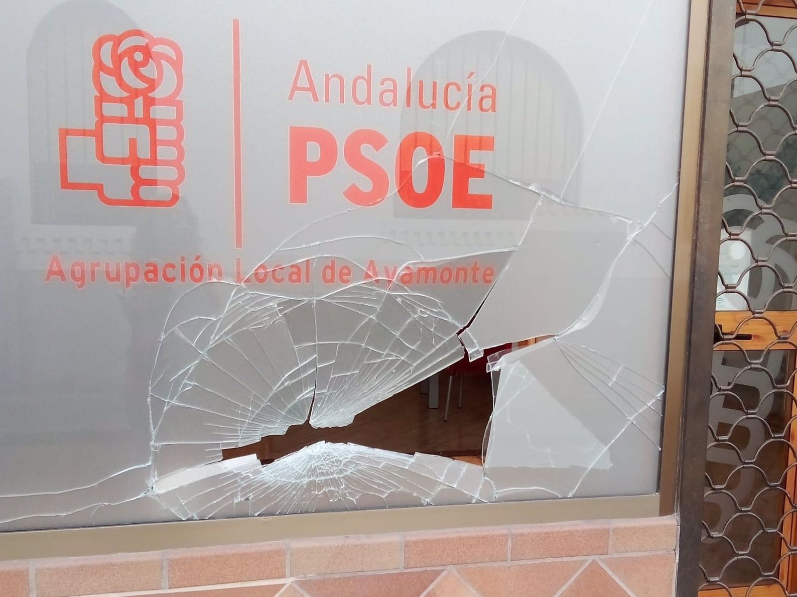 Actos vandálicos contra la sede del PSOE en Ayamonte.