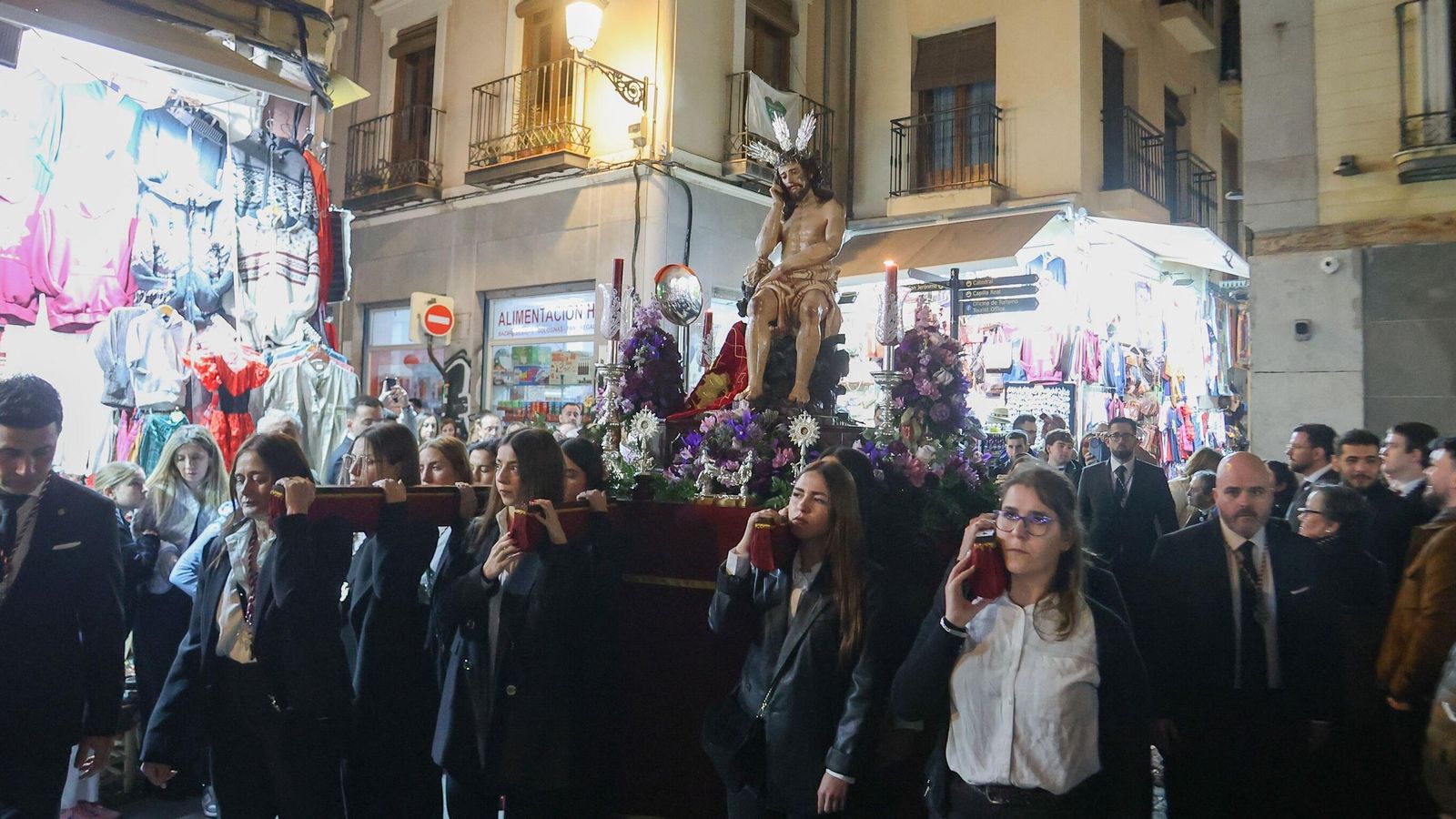 Fotogalería: Vía Crucis Hermandad de los Estudiantes 2025