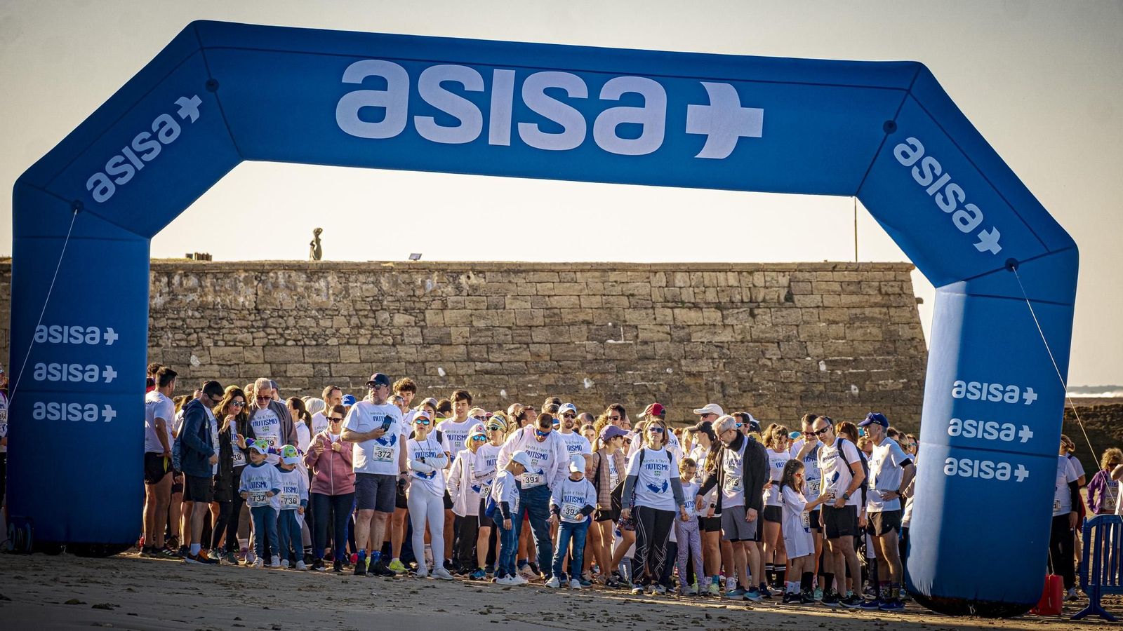 Búscate entre las imágenes de la  ‘I Marcha a favor del autismo’ en Cádiz