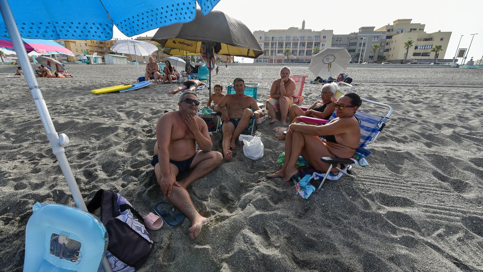Las fotos de la tarde de playa en familia en La Línea