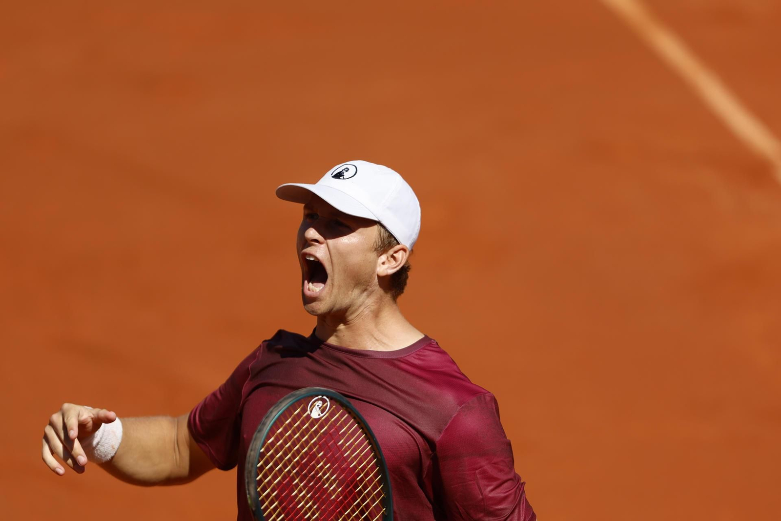 Pedro Martínez y Jaume Munar dan vida a España en la Copa Davis (1-6, 6-3 y 6-2)