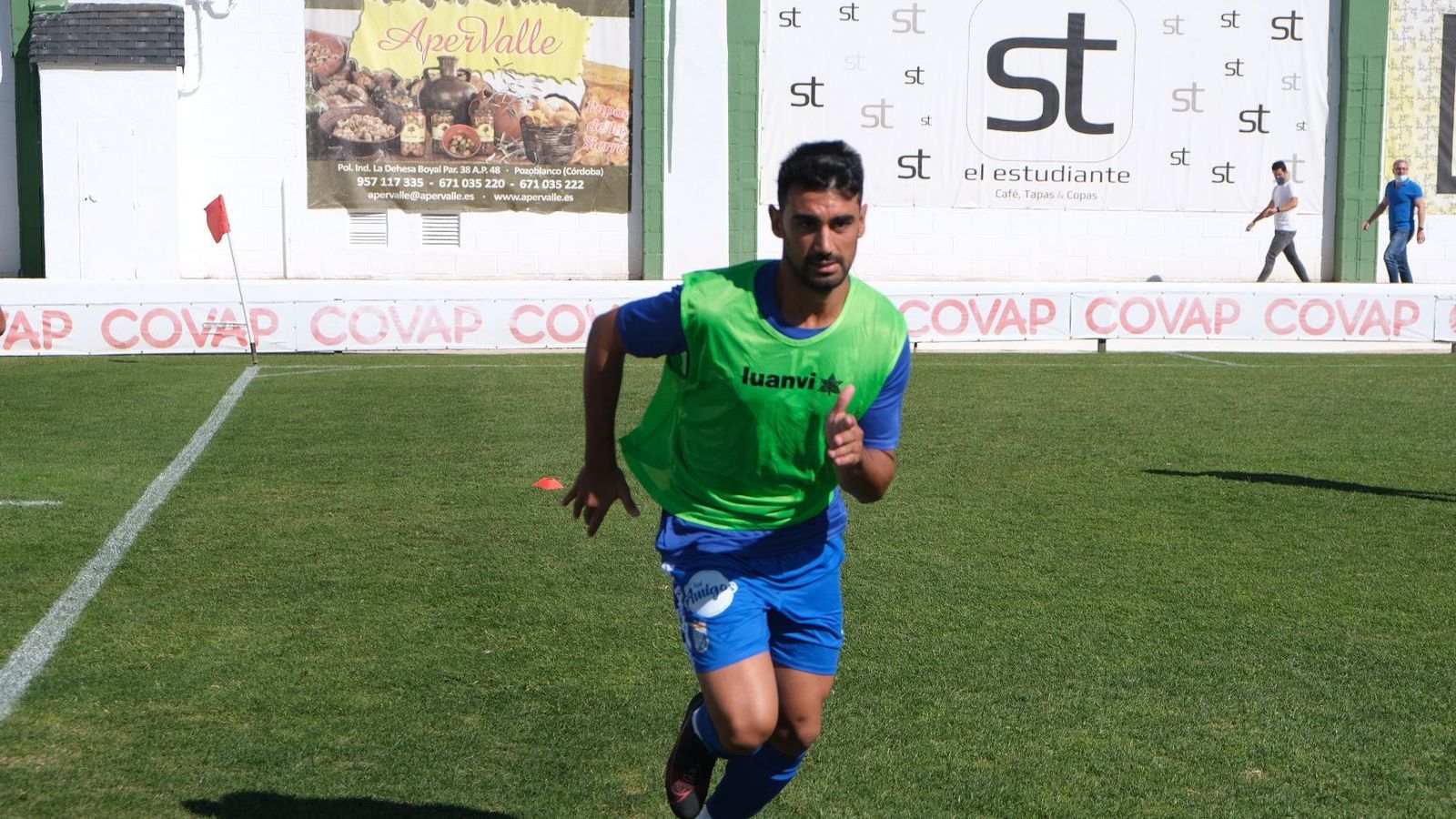 Adri, en el calentamiento antes del partido en Pozoblanco.
