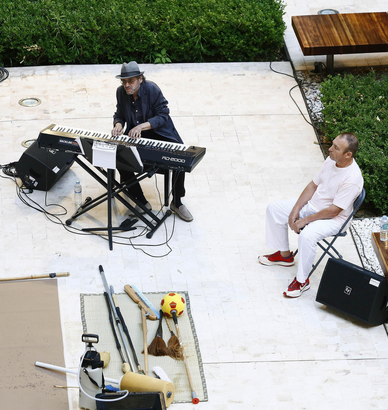 Fotos: Así es 'Despintura fònica', la performance de Miquel Barceló en el Museo de Málaga