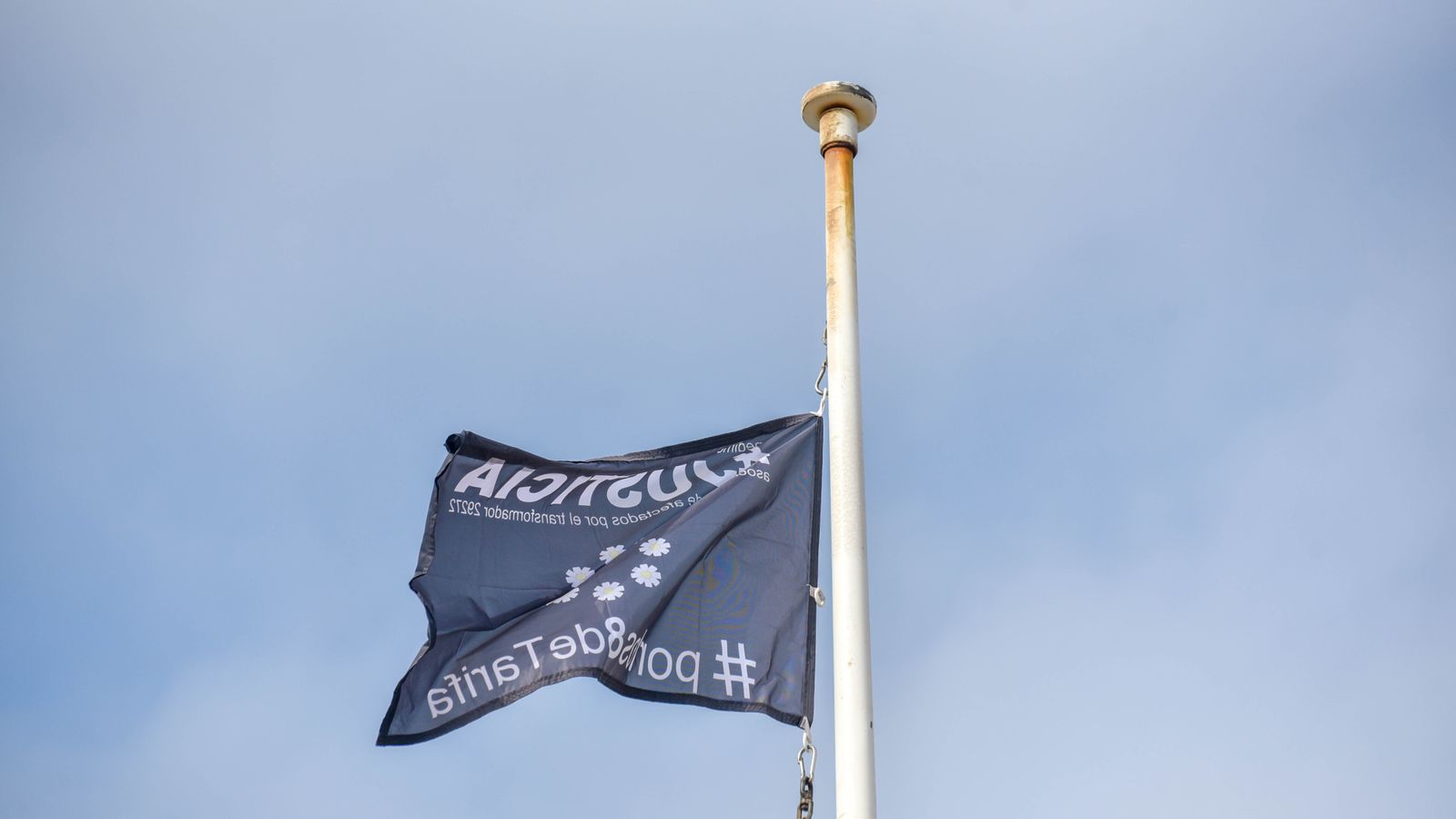 Homenaje a las victimas de la tragedia de 100% Fun Tarifa