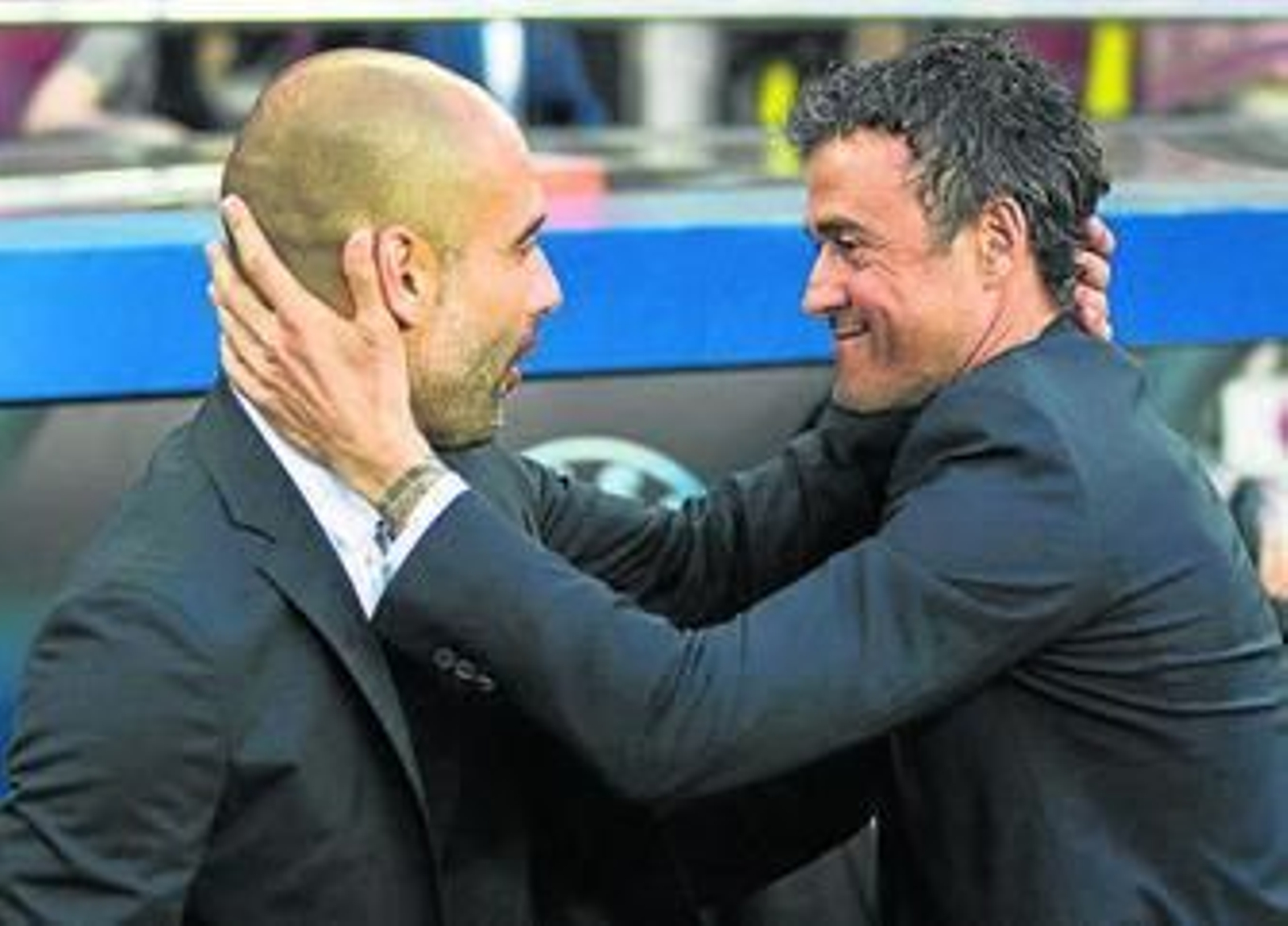 Luis Enrique y Guardiola se saludan antes del encuentro. Luis Enrique y Guardiola se saludan antes del encuentro.