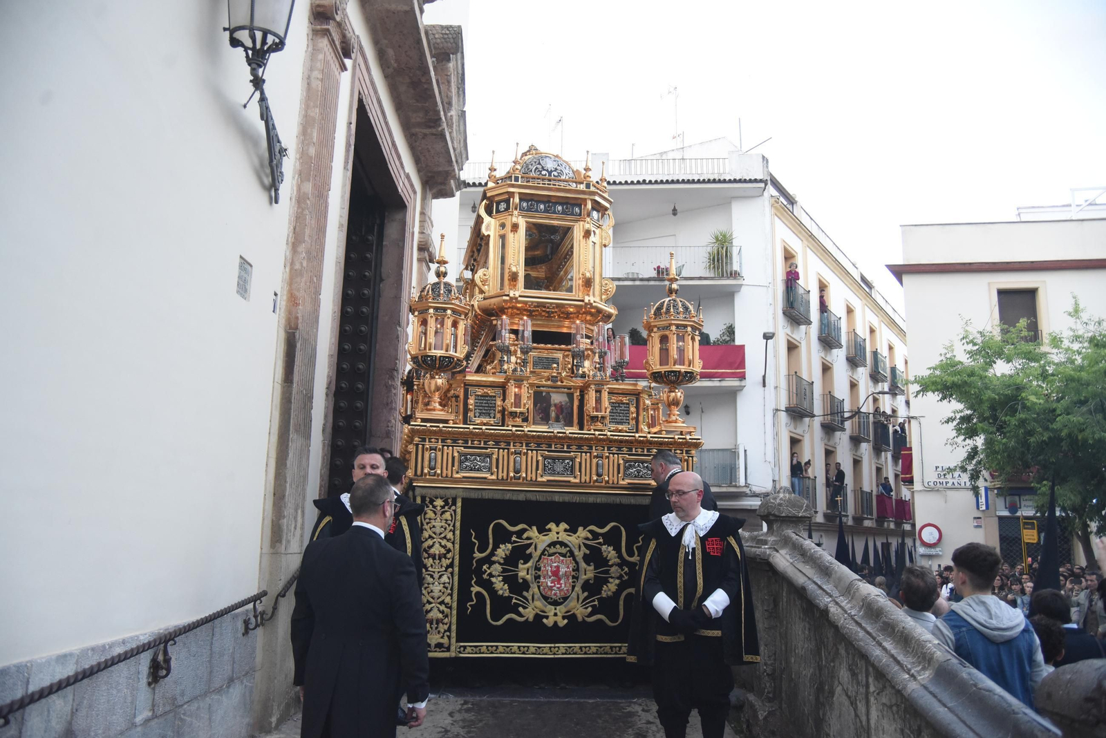 La procesión del Santo Sepulcro en este Viernes Santo de Córdoba, en imágenes