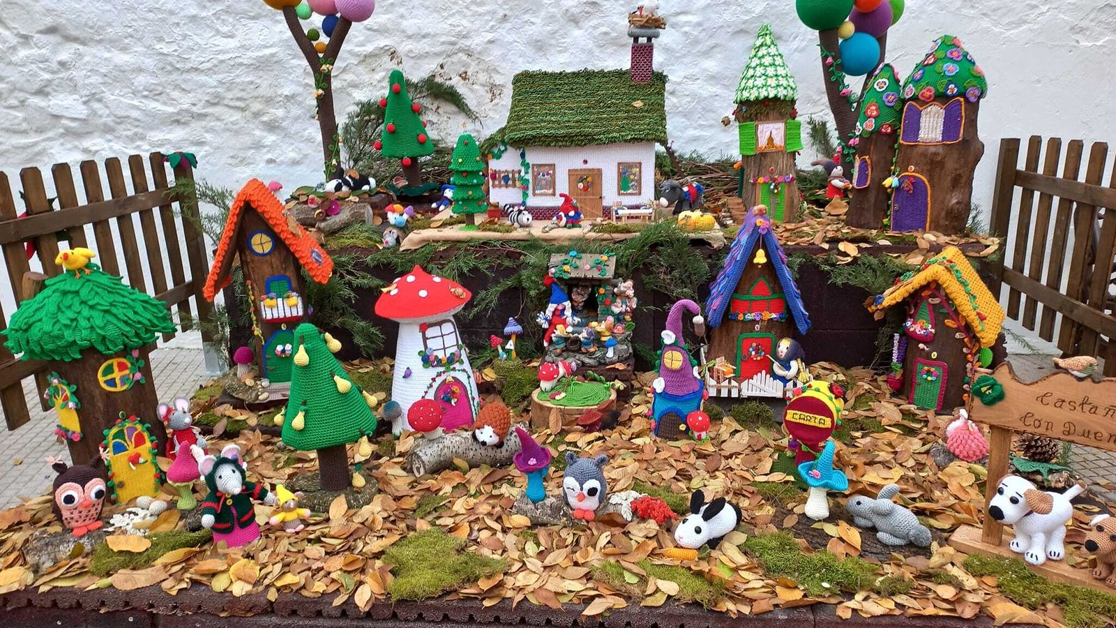 Adornos artesanales en Castaño del Robledo