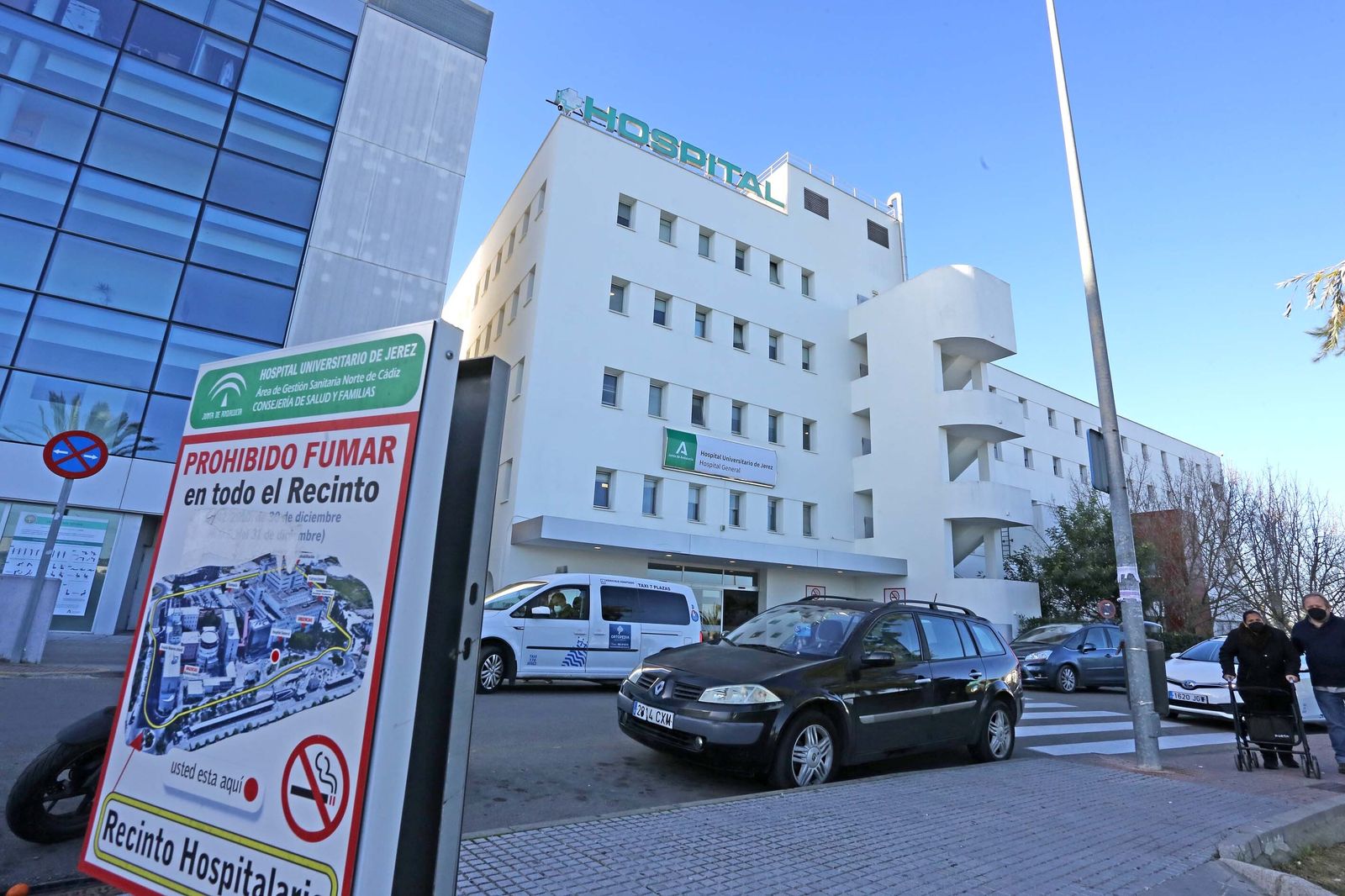 Vista exterior del hospital de Jerez, esta mañana.