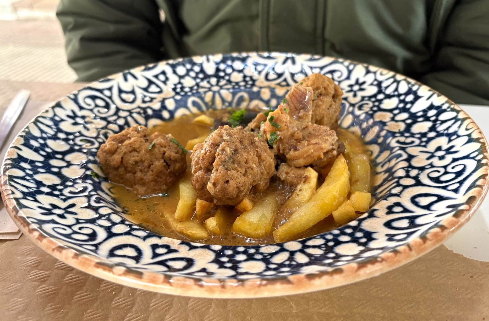 Este mesón es un clásico, y el mejor valorado de esta playa onubense en TripAdvisor