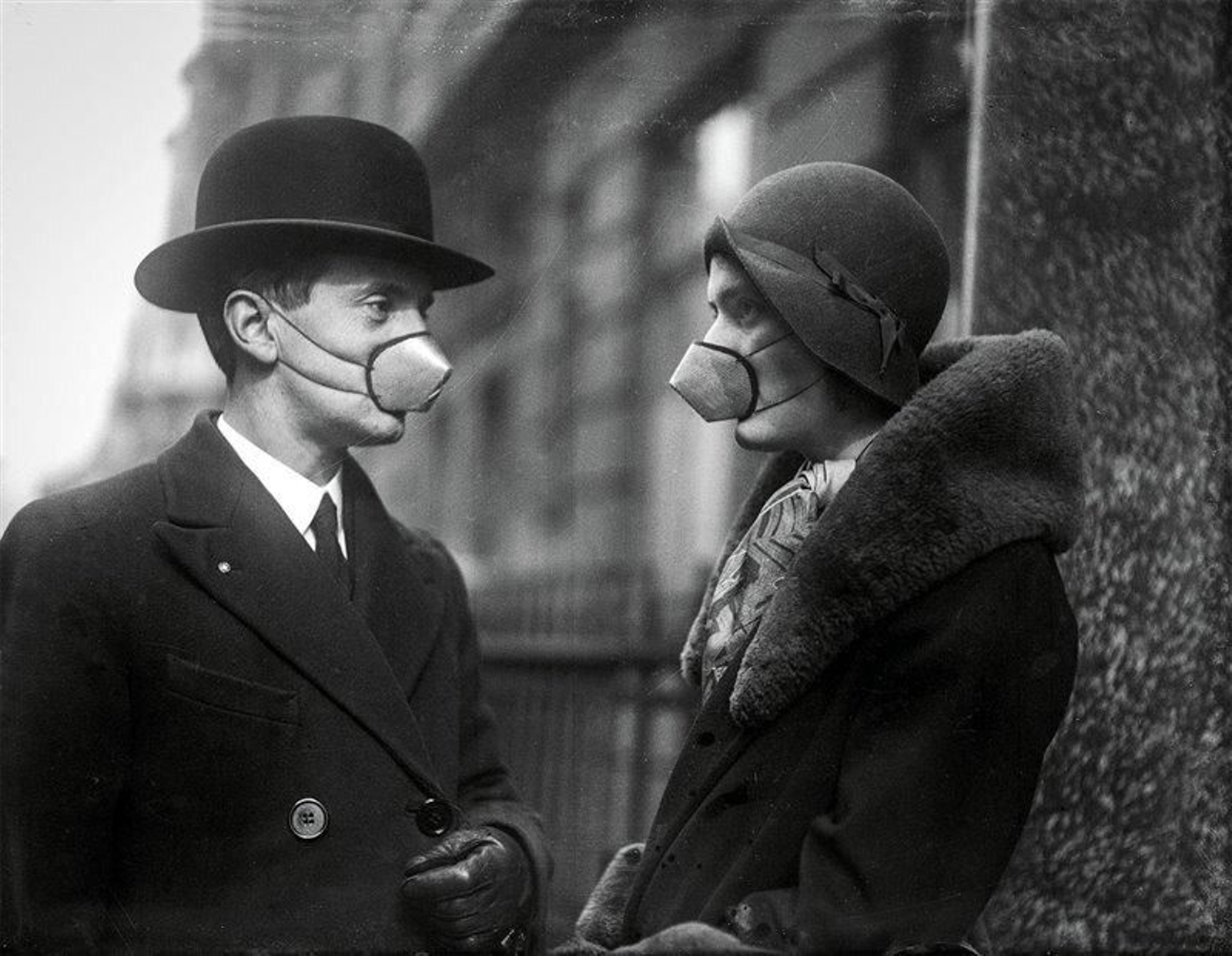 Las mascarillas que se usaban durante la gripe española donde muy pocos tenían acceso a ellas. Las mascarillas que se usaban durante la gripe española donde muy pocos tenían acceso a ellas.