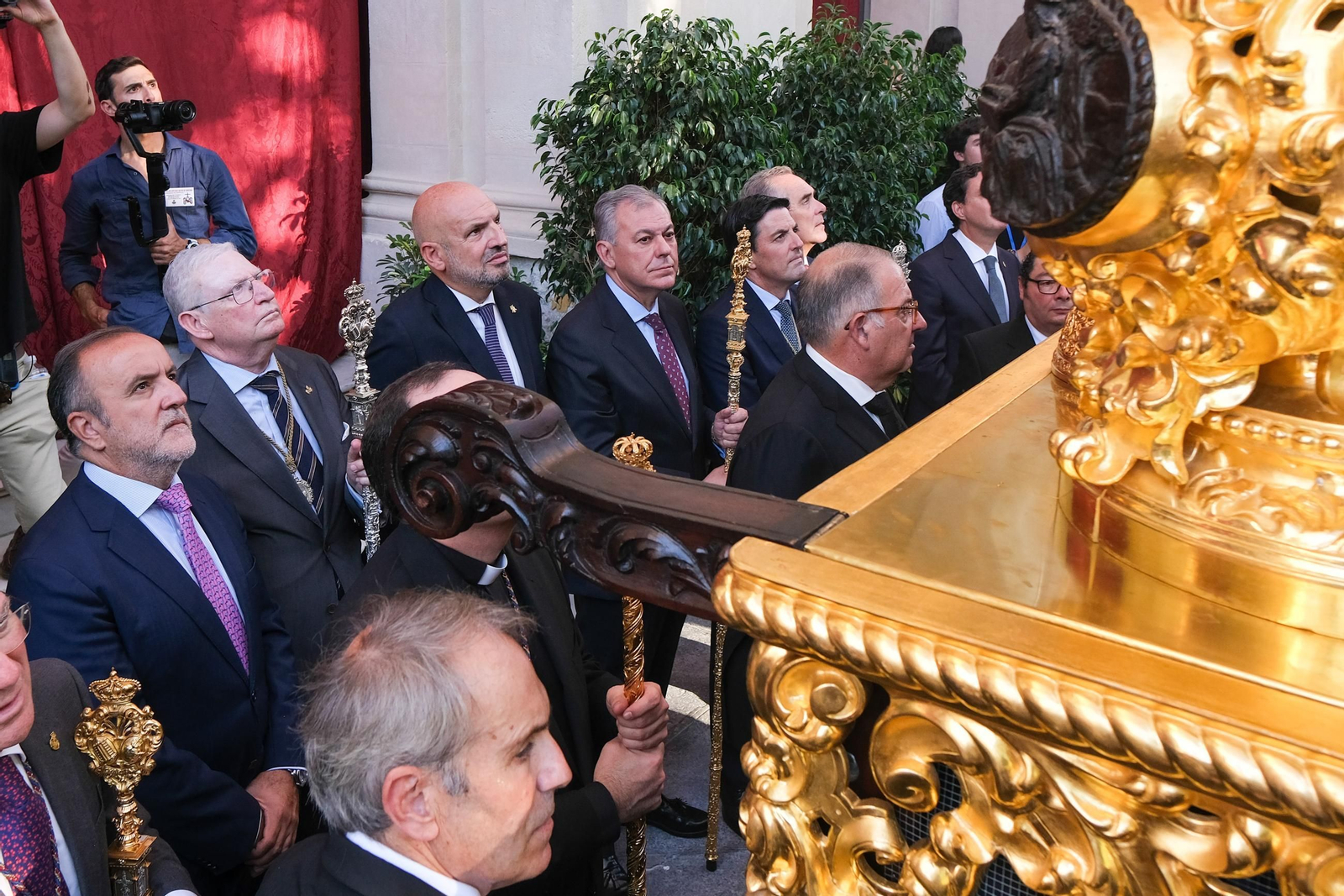 Procesión de regreso de la Piedad del Baratillo Coronada