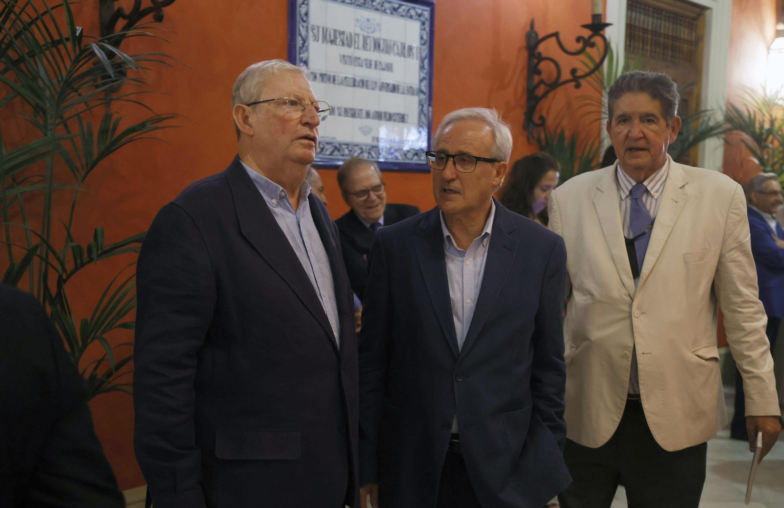 Presentación del libro  'Juan Robles, la sonrisa del tabernero' de Carlos Navarro, todas las imágenes