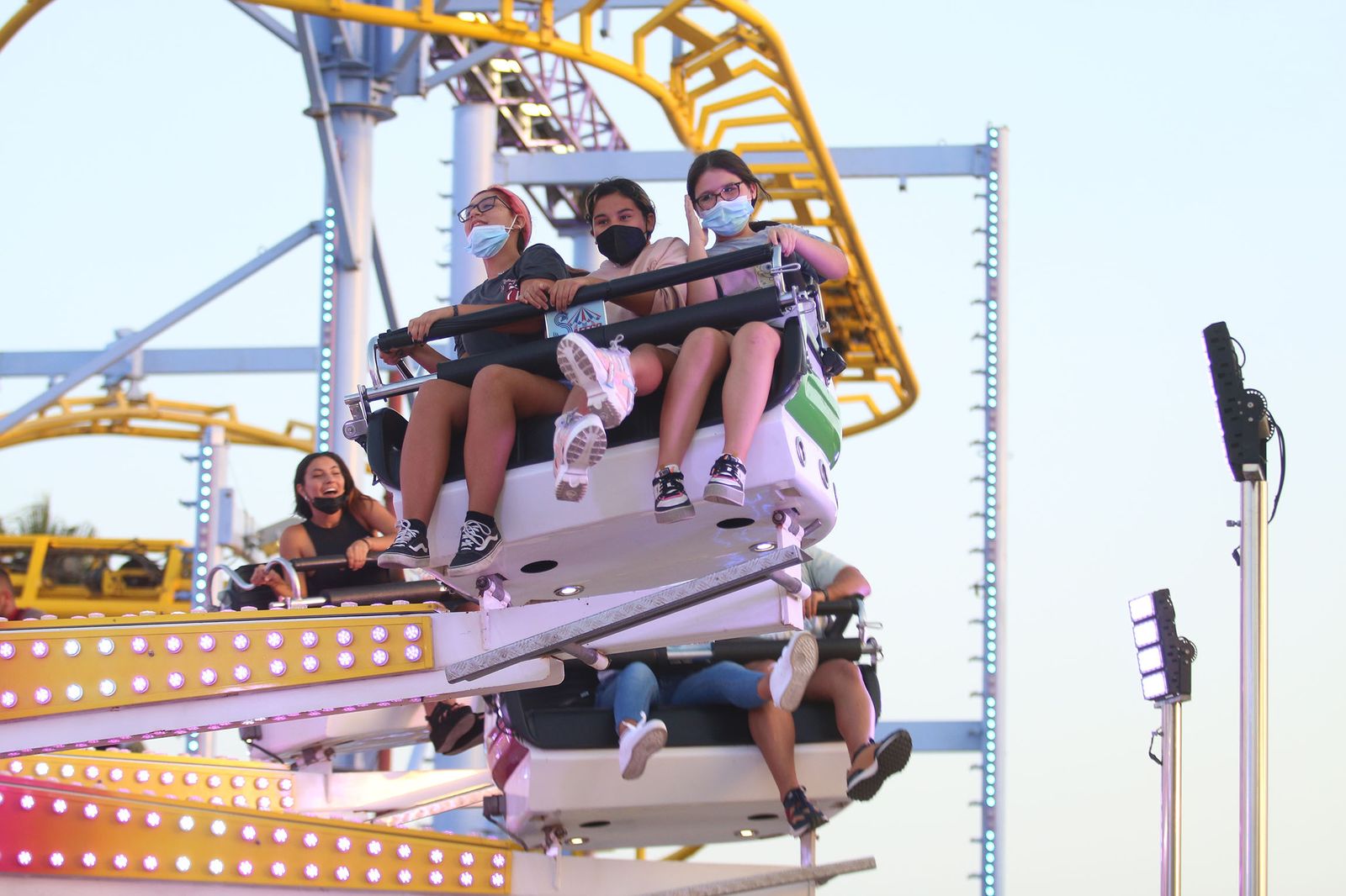 Primer día de cacharricos en una reducida Feria de Almería 2021