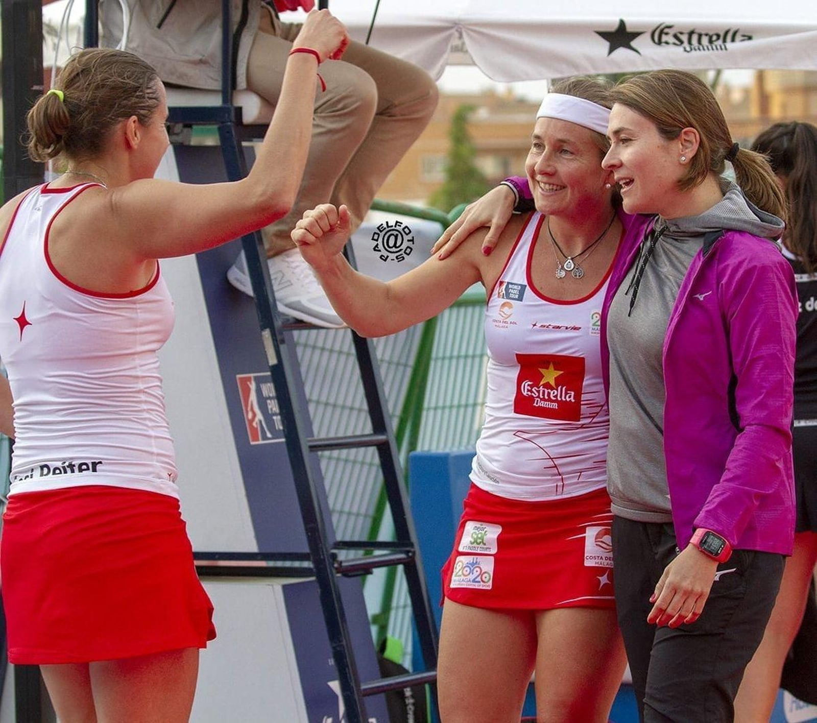 Cecilia Reiter y Carolina Navarro tras un partido en el Estrella Damm 2018.