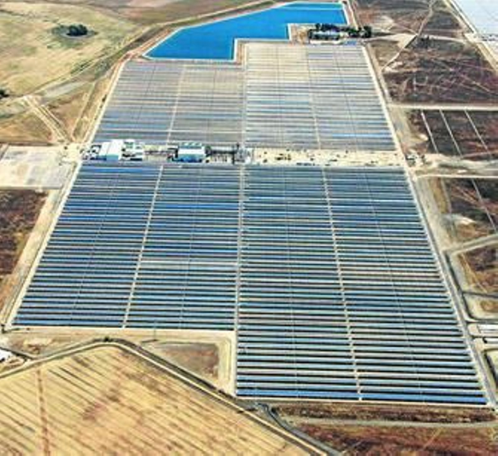 Una planta solar de Abengoa en Écija.