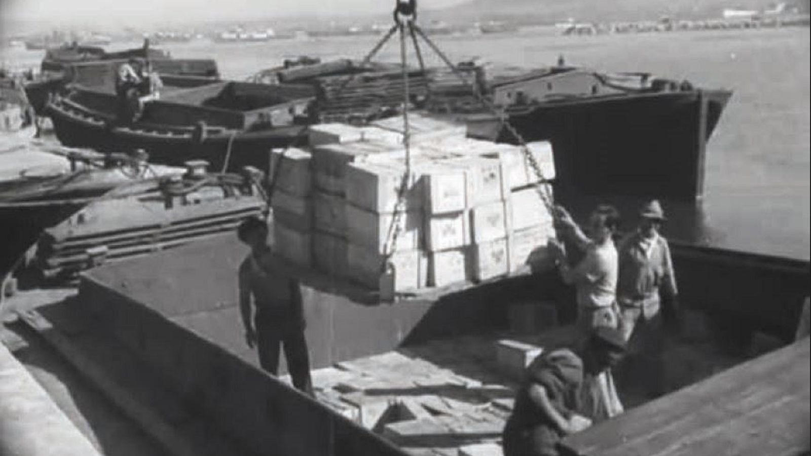 Suministros para la flota aliada. Bahía de Algeciras (hacia 1941).