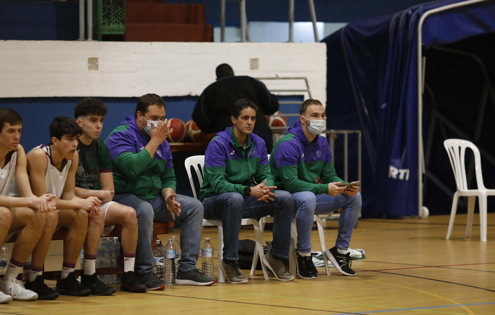 Banquillo del Unicaja junior.