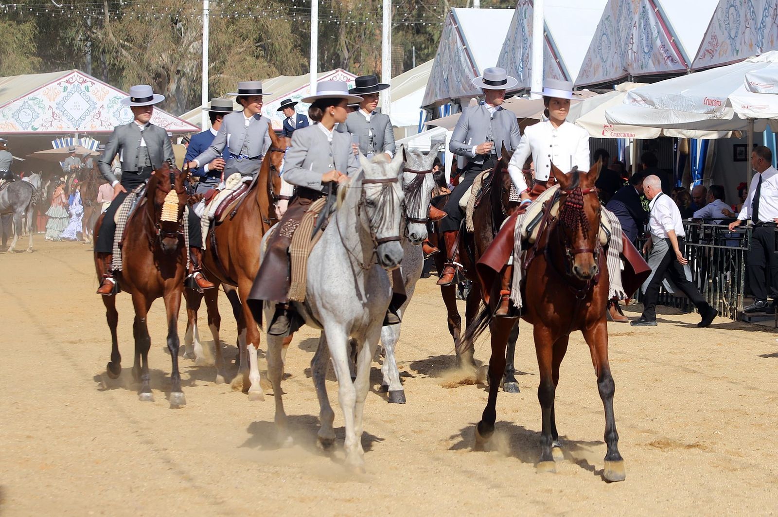 Feria del Caballo 2023: Imágenes del ambiente en la tarde del sábado