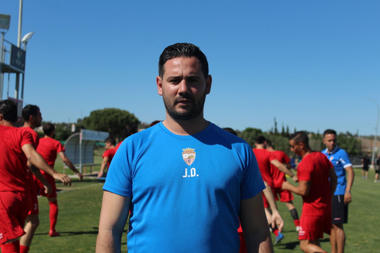 Juanjo Durán posa durante un calentamiento de sus pupilos.