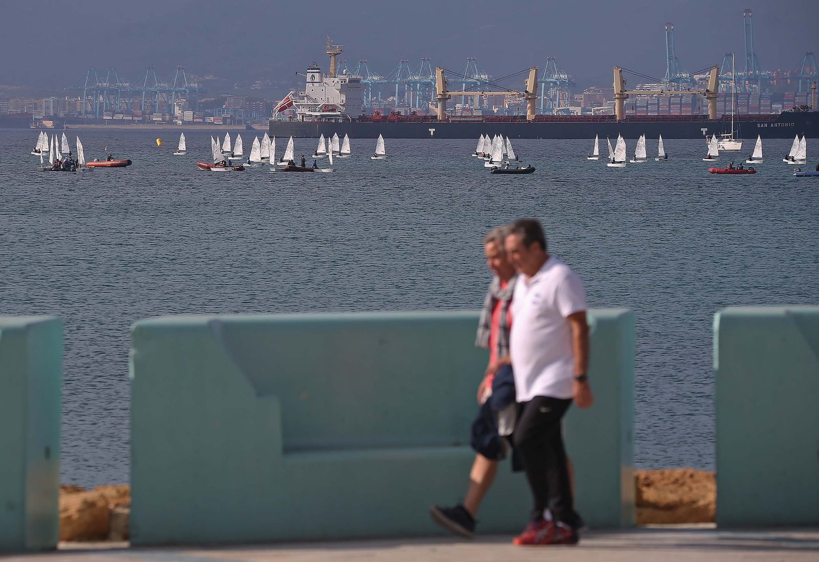 Fotos de la segunda jornada de la Copa de Andalucía de Óptimist en La Línea