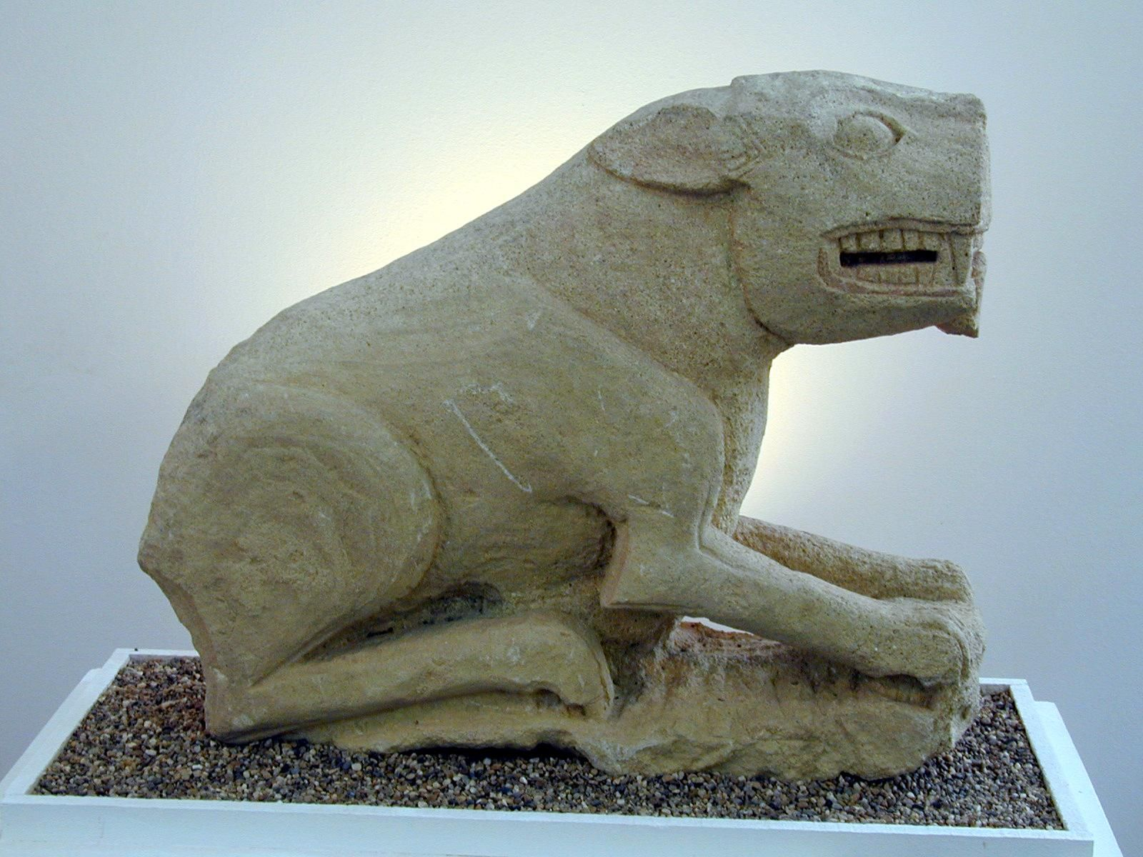 Leona de Santaella, expuesta en el Museo Arqueológico de la localidad. Las leonas íberas de Córdoba, en imágenes