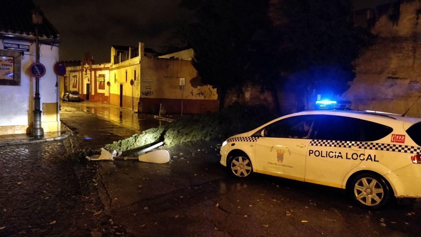 Las imágenes del paso del tornado en Jerez