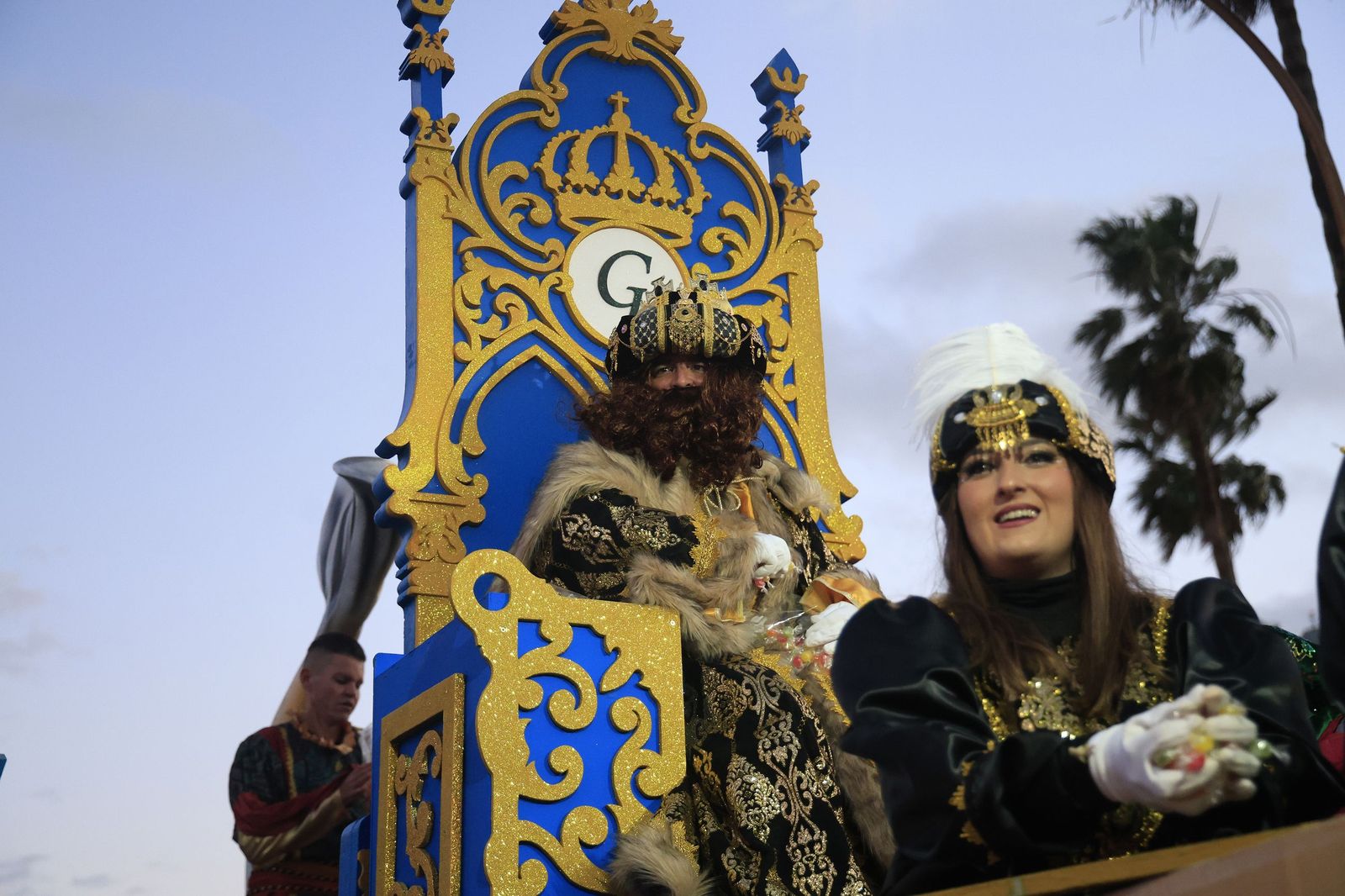 Búscate en las fotos de la cabalgata de Reyes Magos 2026 en La Línea