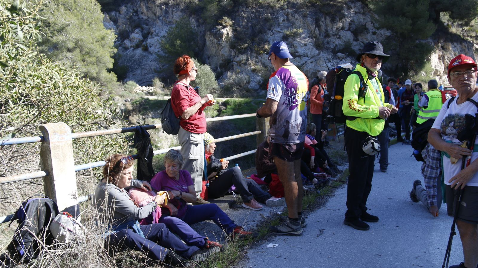 Cientos de personas participan en la marcha de la Desbandá