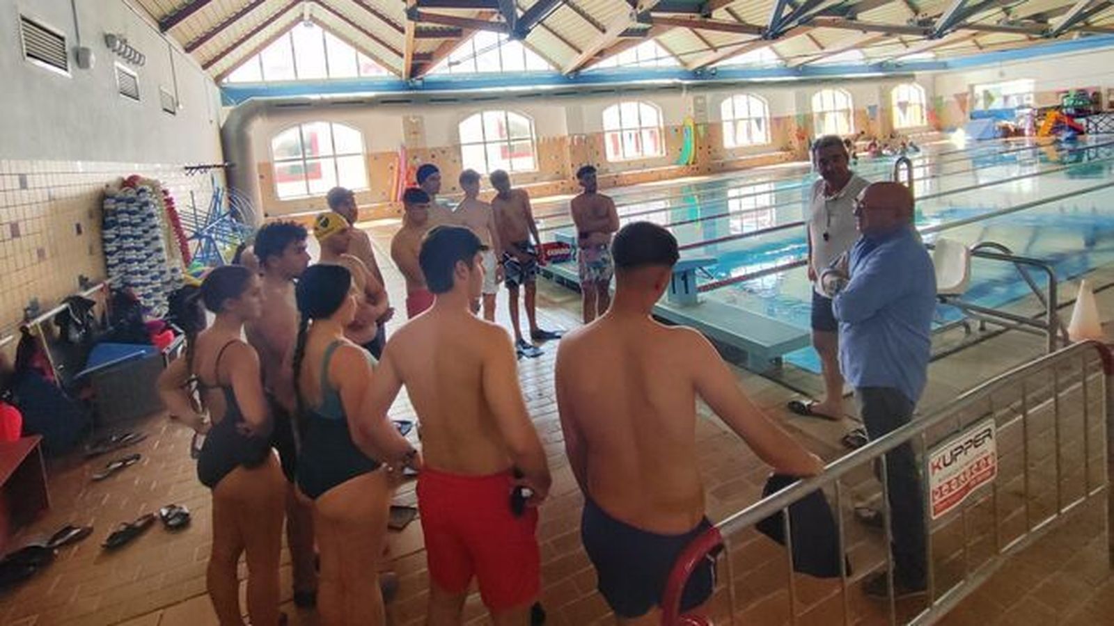 El programa formativo desarrolla la parte práctica en las piscinas municipales de El Puerto.