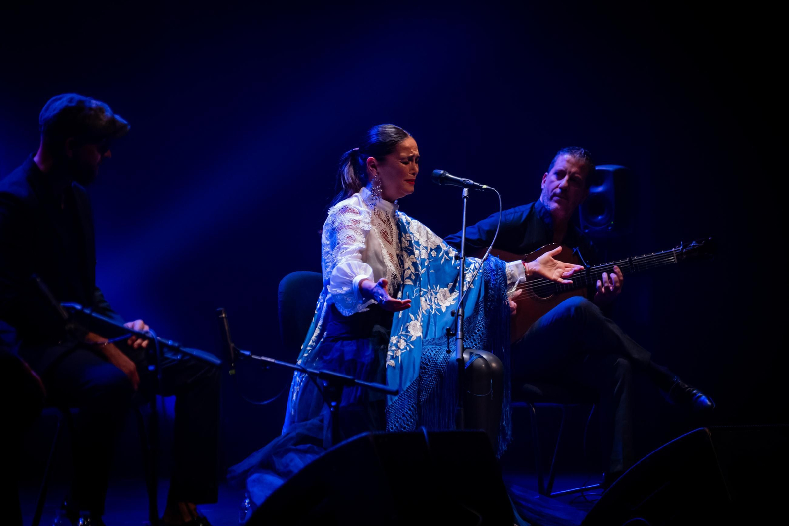 Sonia Miranda acompañada por la guitarra de Antonio Luis López.