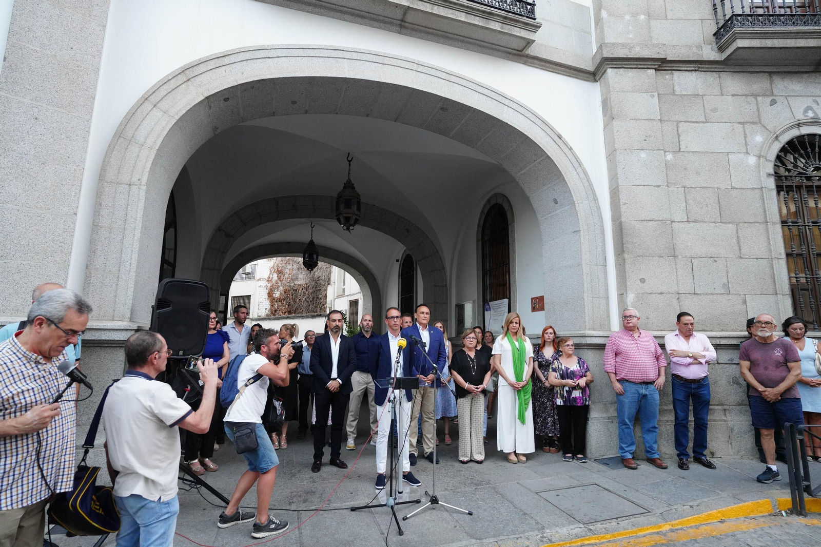 La concentración en repulsa al crimen machista de Pozoblanco, en imágenes