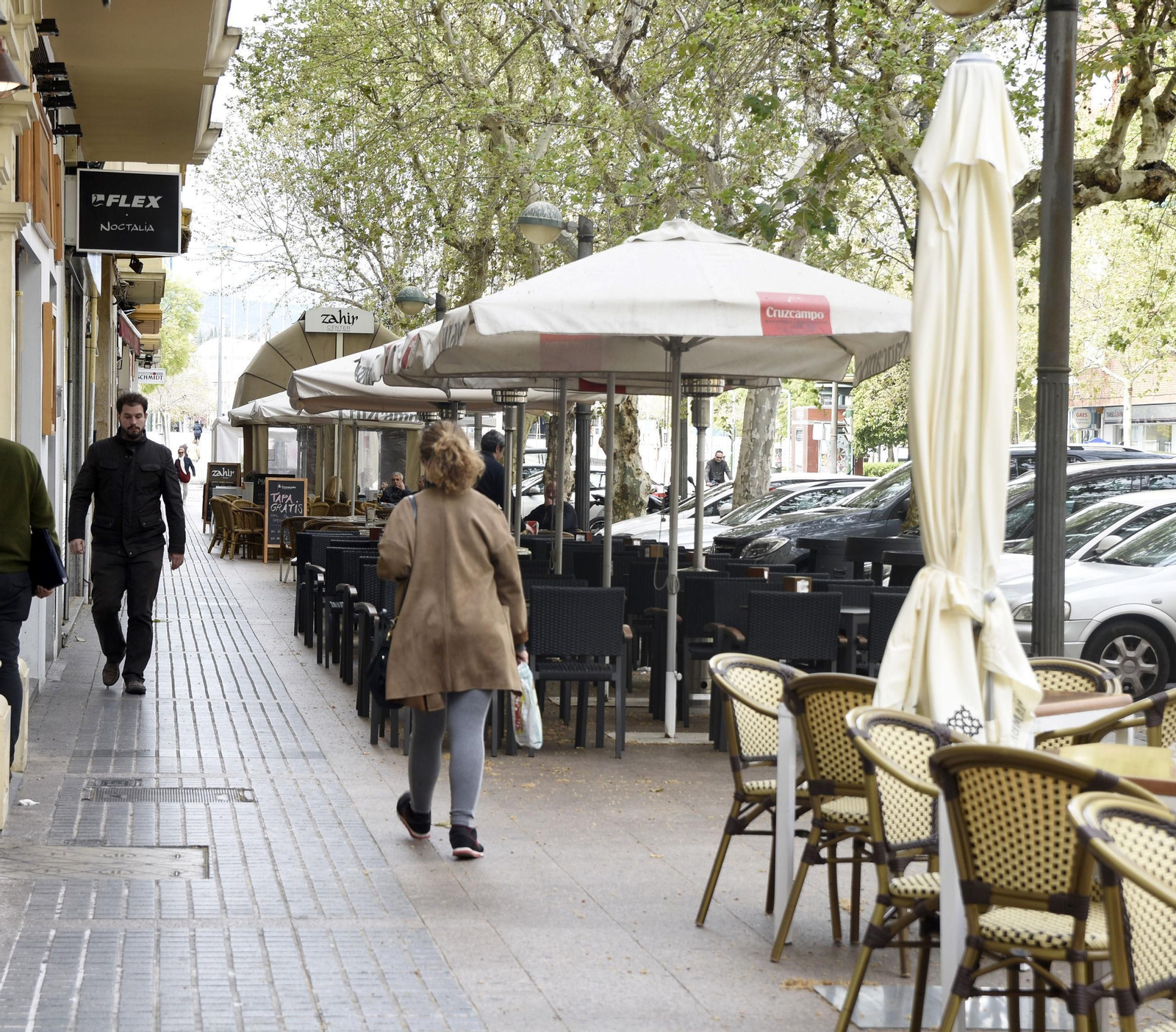 Veladores en la avenida Gran Capitán.