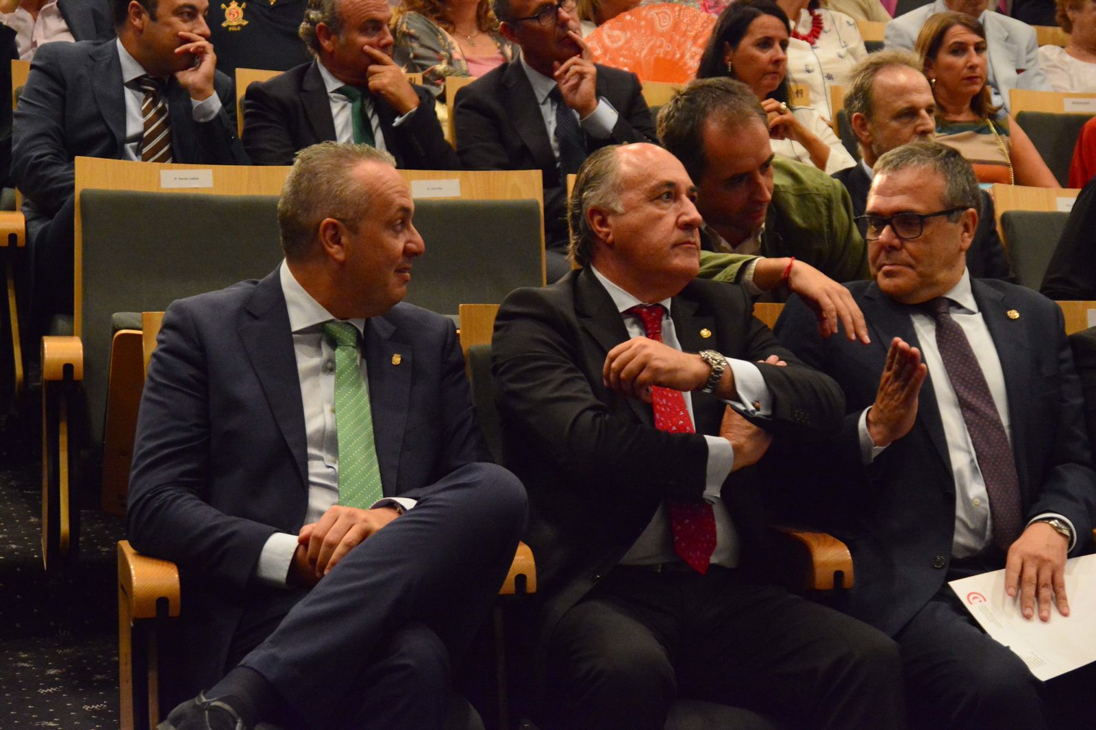 Las imágenes del ministro Alfonso Dastis en el Foro Joly